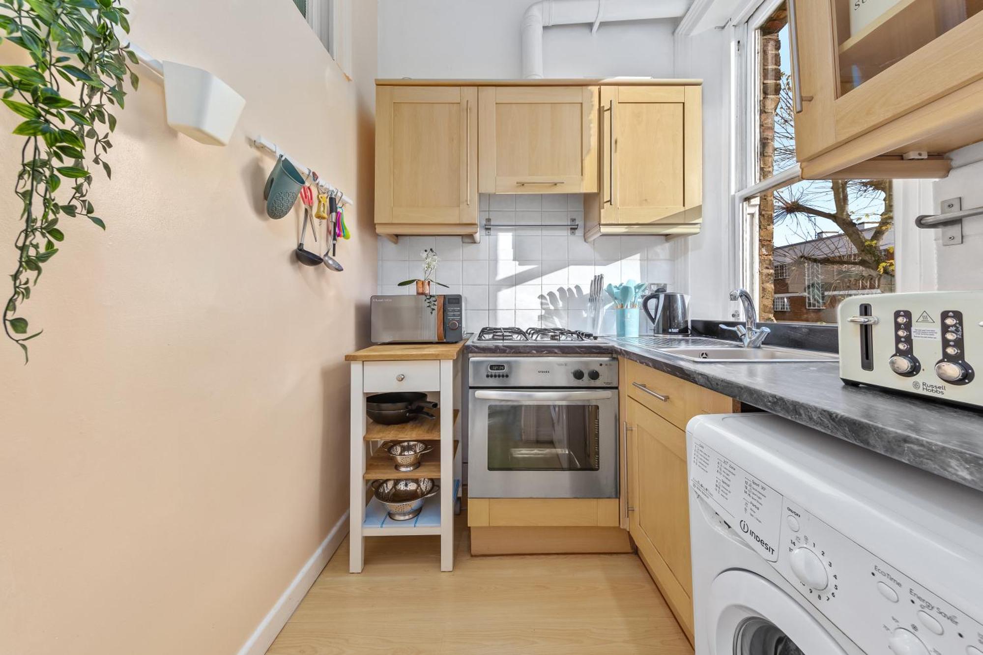 Artist's Bright Hampstead Heath Village 2 Bed Londen
