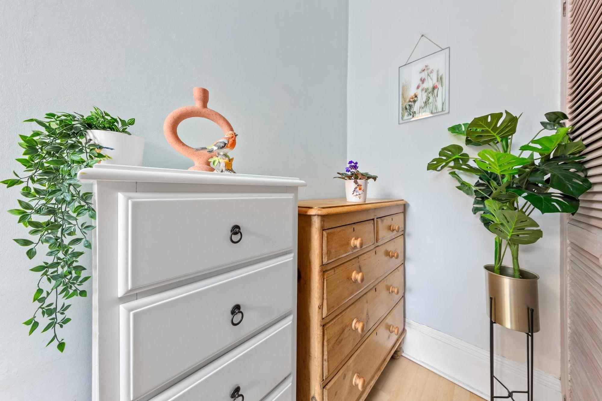 Artist's Bright Hampstead Heath Village 2 Bed * Лондон