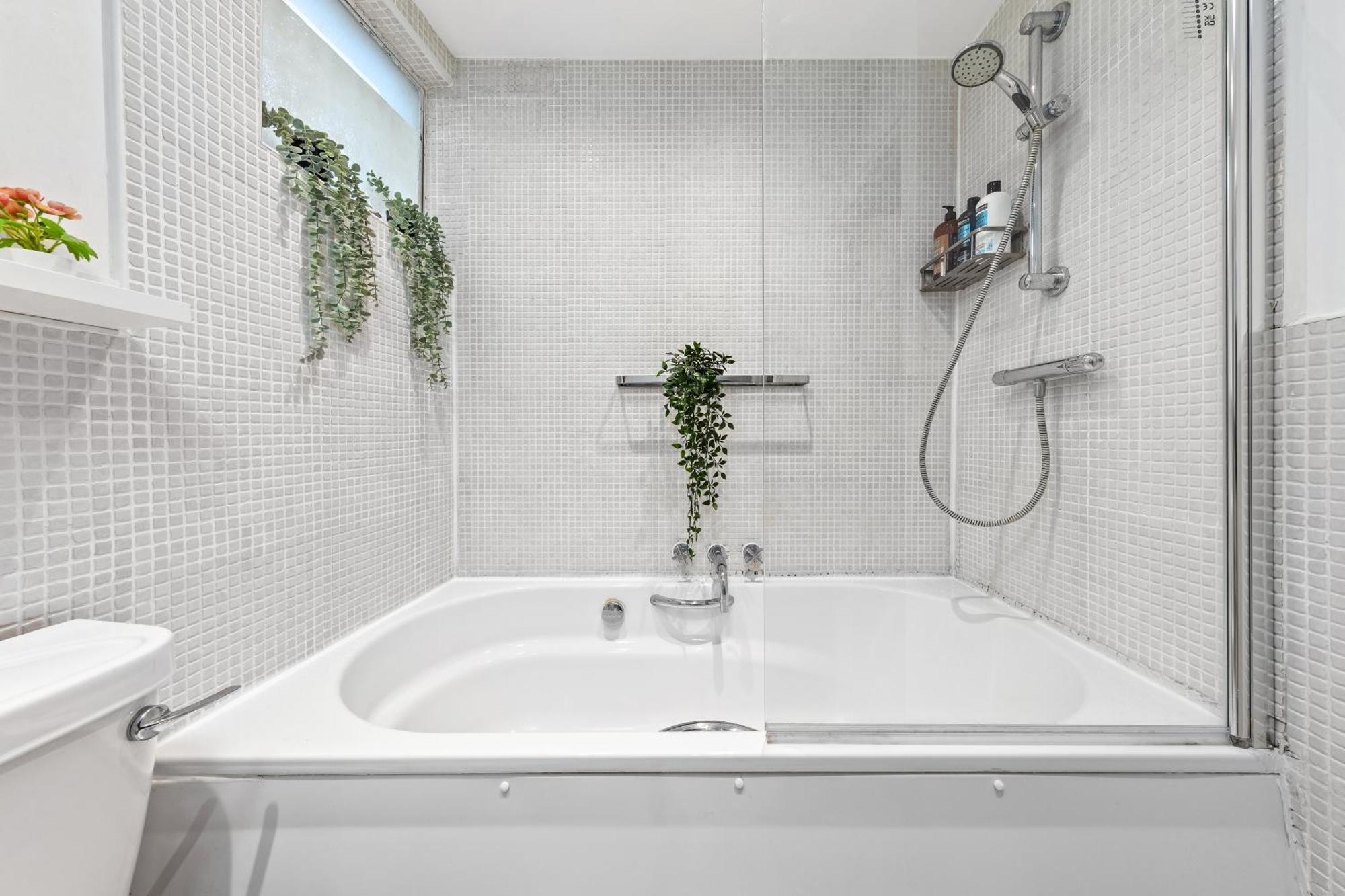 Artist's Bright Hampstead Heath Village 2 Bed Апартаменты *