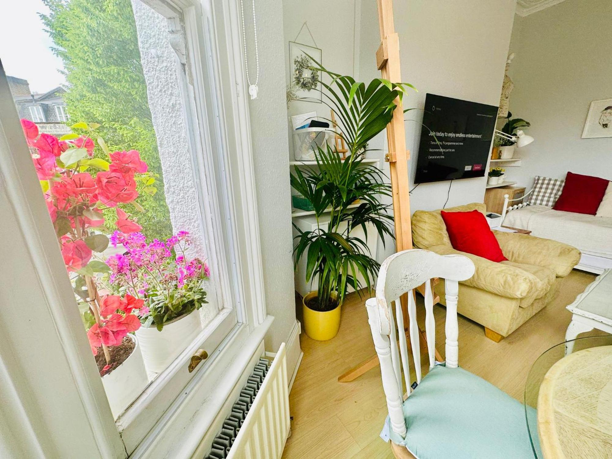 Artist's Bright Hampstead Heath Village 2 Bed Апартаменты